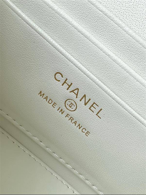 2026127215530832 600